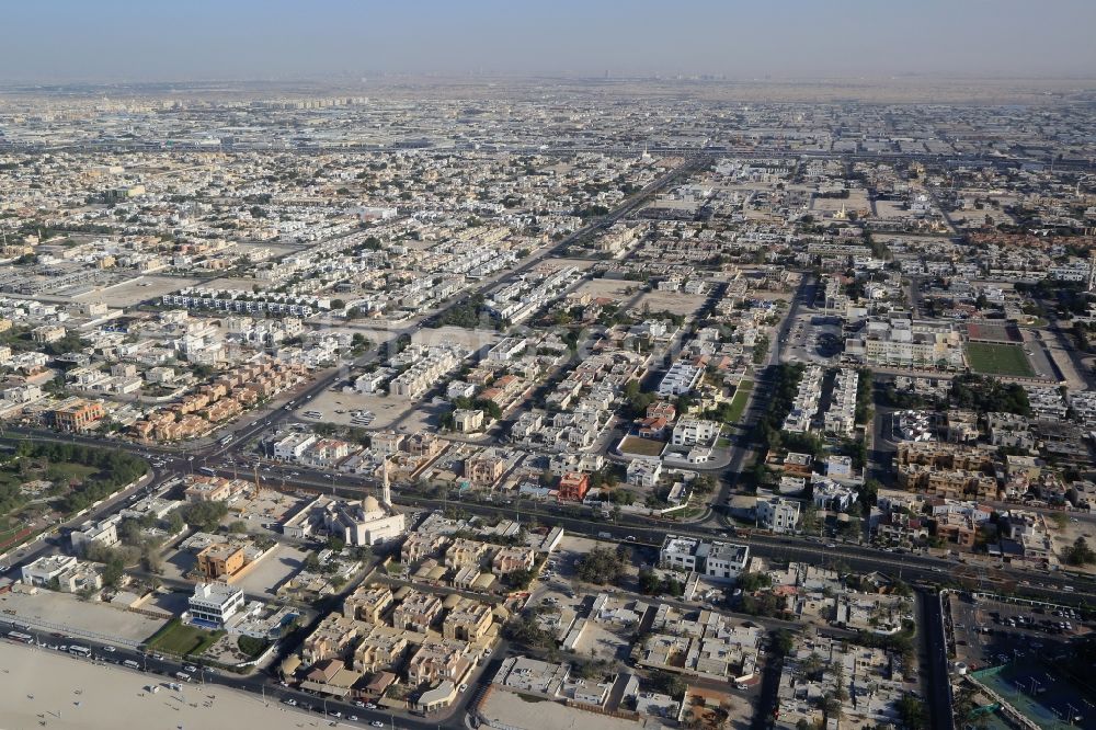 Dubai from the bird's eye view: View of the suburbs and residential areas of Dubai in the United Arab Emirates. Here the residential housing in the area of Jumeira Road and Al Thanya Street