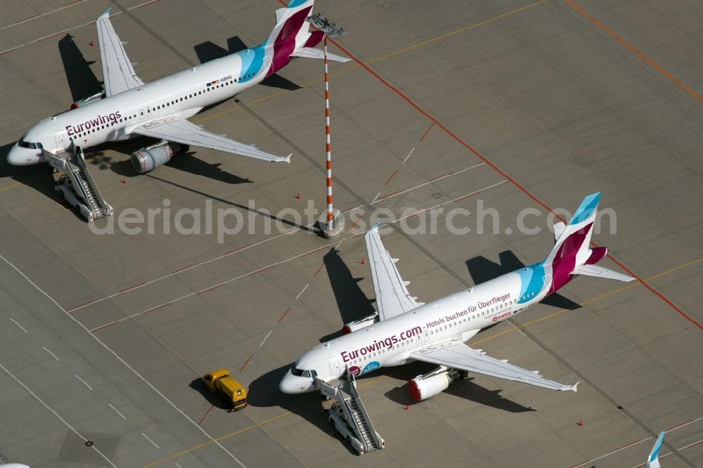 Aerial photograph Stuttgart - Passenger aircraft parked due to the crisis and pandemic on the parking position - parking area at the airport in Stuttgart during the corona lockdown in the state Baden-Wuerttemberg, Germany