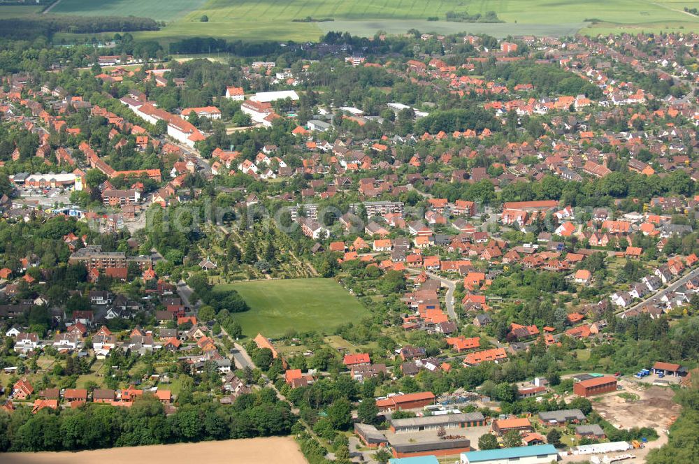 Aerial image Ratzeburg - Blick auf die Vorstadt Dermin der Stadt Ratzeburg in Schleswig-Holstein. Ratzeburg ist die Kreisstadt des Kreises Herzogtum Lauenburg und ist auf Grund ihrer Lage auf einer lediglich durch drei Dämme mit dem Festland verbundenen Insel als „Inselstadt“ bekannt.