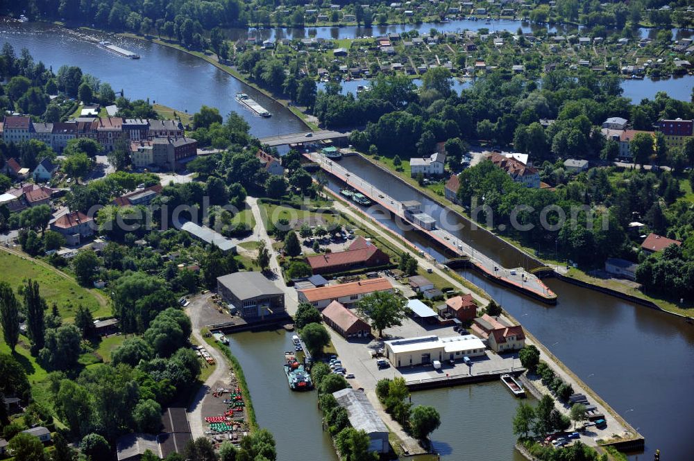 Brandenburg from above - Die Vorstadtschleuse / Schleuse Brandenburg ist mit zwei Kammern ausgestattet und in der Lage auch moderne Güterschiffe zu heben bzw. sinken zu lassen. The lock Brandenburg has two bassins and is able to transport cargo ships.