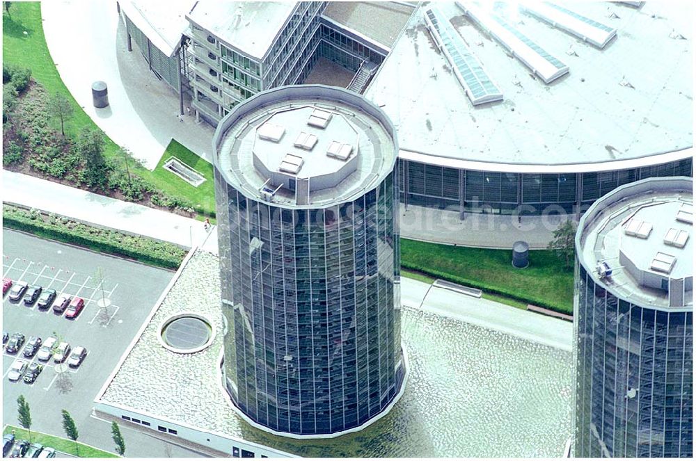 Aerial image Wolfsburg - 28.06.2004, Niedersachsen, VW-Autostadt, Die Autostadt bildet im Nordosten Wolfsburgs einen eigenen Stadtteil mit Großbauten und Pavillons, Wasserstraßen und Brücken, Seen, Landzungen, Hügeln und Grünflächen. Urbane Elemente wie Marktplätze, Straßen, Verengungen und Erweiterungen schaffen ein lebendiges Stadtbild. AutoStadt GmbH StadtBrücke 38440 Wolfsburg Fax: 0800 329 288 678 238 Email: service@autostadt.de