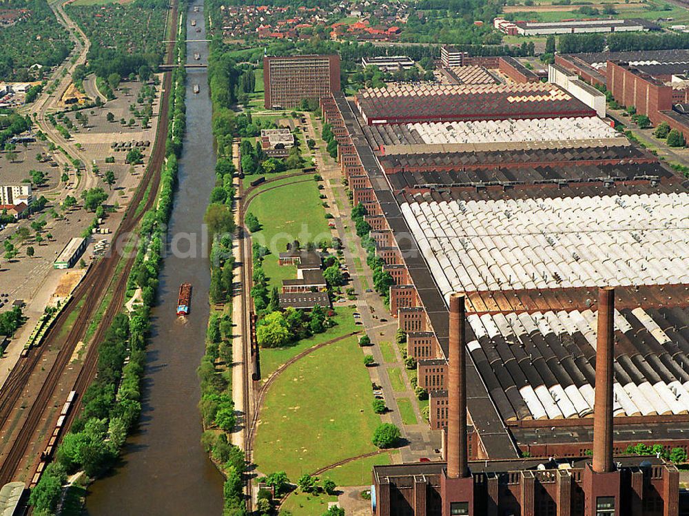 Wolfsburg from above - Das Volkswagen-Werk an der VW-Straße am Mittellandkanal in Wolfsburg ist das Stammwerk der Volkswagen AG. The Volkswagen plant at the VW-Strasse in Wolfsburg.