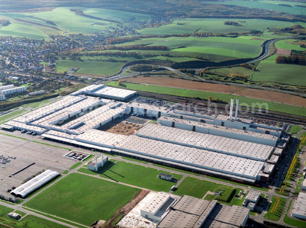 Aerial photograph Zwickau - Blick auf das VW-Werk im Stadtteil Mosel. Bereits zu DDR-Zeiten wurden durch das VEB Kraftfahrzeugkombinat in Zusammenarbeit mit Volkswagen Zulieferteile für die westdeutschen Produktionsstandorte hergestellt. Heute werden hier die Modelle VW Golf sowie VW Passat produziert. Des weiteren entstehen hier die Rohkarosserien der Bentley-Modelle und des VW Phaeton. Kontakt: Volkswagen Sachsen GmbH, Glauchauer Straße 40, 08058 Zwickau, Tel. +49(0)375 55 0, Fax +49(0)375 55 2300, e-mail: vws@volkswagen-sachsen.de