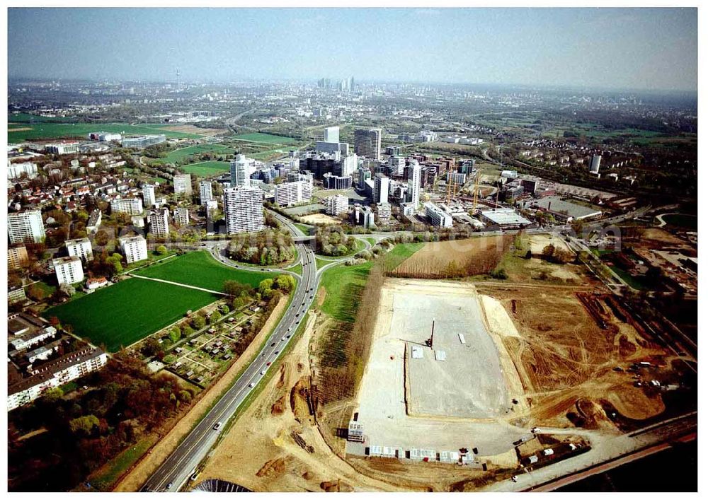 Aerial photograph FRANKFURT AM MAIN - Baustelle am Gewerbegebiet der HVB Immobilien AG am Eschborner Dreieck in Frankfurt Sossenheim.Beeindruckende Immobilie mit Symbolcharakter. Seit Oktober 2002 realisieren wir als Generalunternehmer für HOCHTIEF Projektentwicklung die Zentrale der EUROHYPO AG. Mit dem Umzug in die neue Firmenzentrale im Frühjahr 2004 wachsen die Hypothekenbanken der Commerzbank, der Deutschen Bank sowie der Dresdner Bank in Eschborn zusammen.