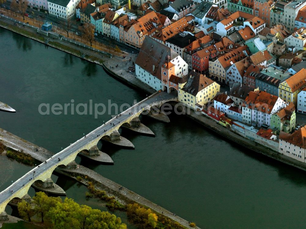 Regensburg from the bird's eye view: Landmark of the Stone Bridge on the banks of the Donau river in Regensburg in Bavaria