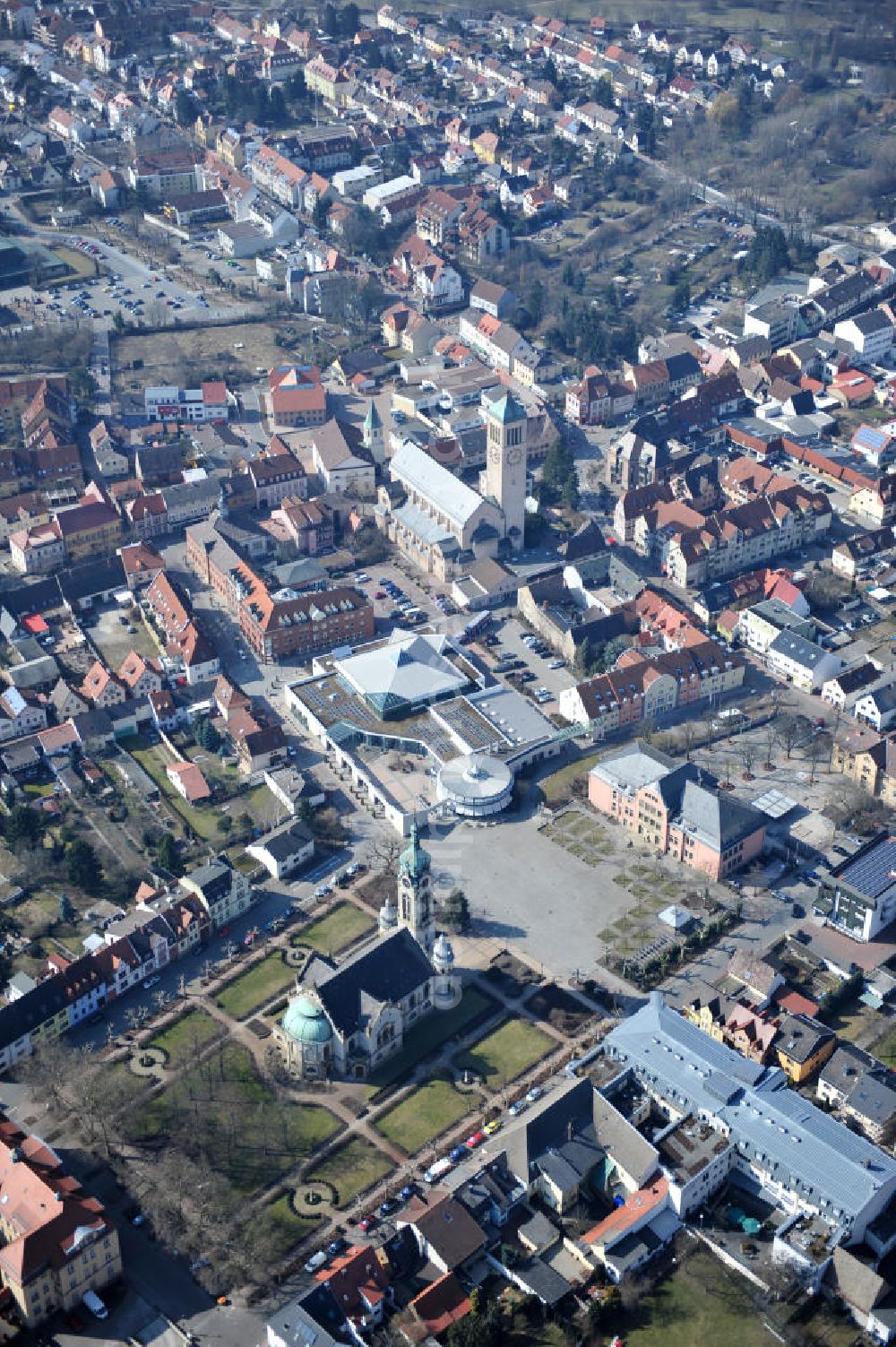 Aerial photograph Hockenheim - HOCKENHEIM 03/09/2012 Aerial view at the Hockenheim city center of downtown at the Church of St. George at the Ramada Hotel and the City Council at City Hall at the Town Hall road