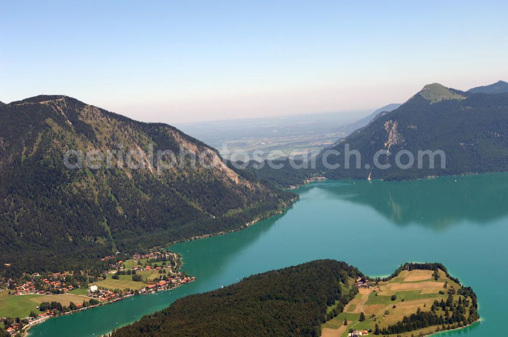 Kochel am See from the bird's eye view: Der Walchensee ist einer der tiefsten und zugleich auch einer der größten Alpenseen Deutschlands. Seine Fläche hat die Form eines nach Norden gerichteten Dreiecks. Er gehört mit seiner gesamten Fläche einschließlich der Insel Sassau zur Gemeinde Kochel am See und liegt deshalb mitten in den Bayrischen Alpen.