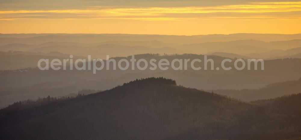 Aerial photograph Sundern (Sauerland) - Forest and mountain scenery of Sauerlandhuegel in Sundern (Sauerland) in the state North Rhine-Westphalia, Germany