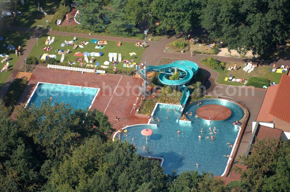 Aerial photograph Niesky - Blick auf das Waldbad im Freizeitpark Niesky in der Oberlausitz. Die Kleinstadt Niesky liegt im Landkreis Görlitz in Sachsen. Das beheizte Waldbad ist sehr idyllisch gelegen und bietet ein Schwimmerbecken, eine große Rutsche und ein Nicht-Schwimmerbereich. Kontakt: Freizeitpark Niesky, Plittstraße 20, 02906 Niesky, Tel. +49 (0) 35 88 25 31 10, E-Mail: info@stadtwerke-niesky.de