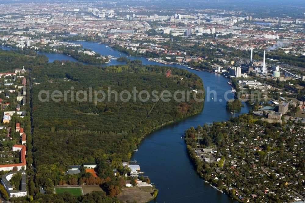 Aerial photograph Berlin - Forests Plaenterwald on the shores of Spree River in the district Treptow in Berlin, Germany