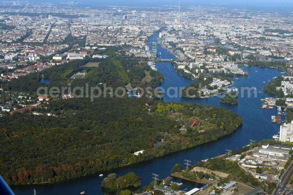 Aerial photograph Berlin - Forests Plaenterwald on the shores of Spree River in the district Treptow in Berlin, Germany