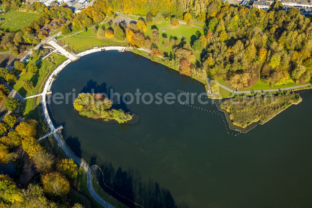 Aerial image Bochum - forests on the shores of Lake Uemminger See in Bochum in the state North Rhine-Westphalia, Germany