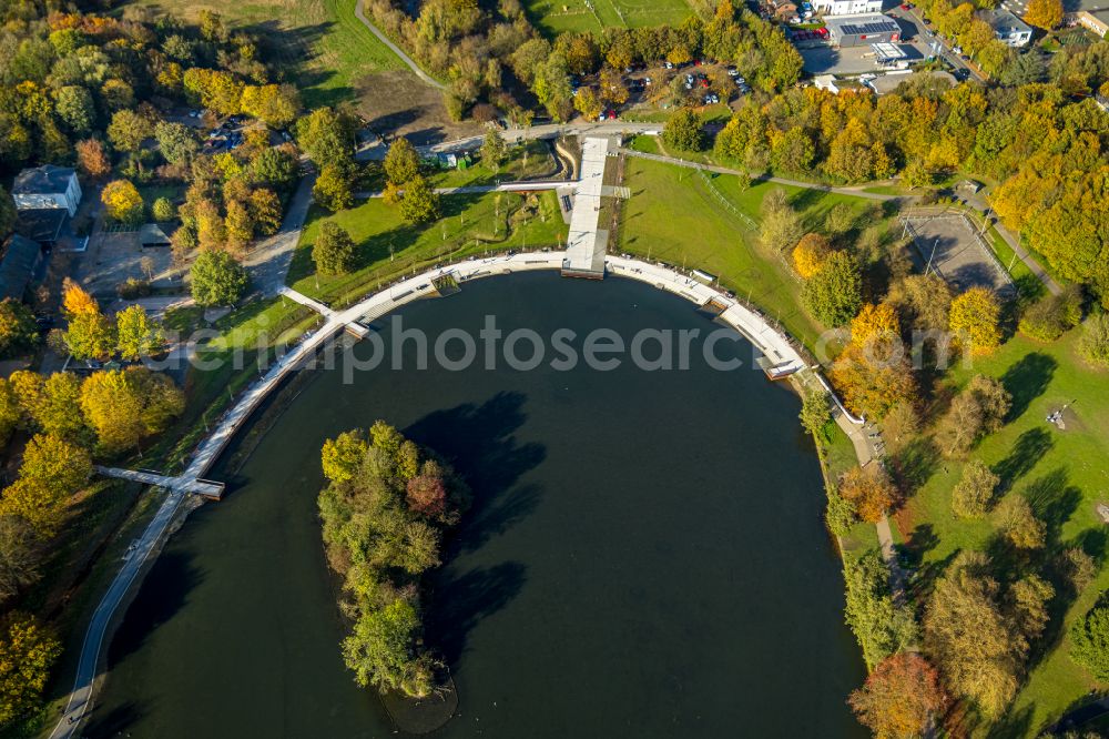 Aerial photograph Bochum - forests on the shores of Lake Uemminger See in Bochum in the state North Rhine-Westphalia, Germany