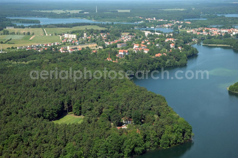 Aerial photograph LYCHEN - Blick auf das Waldhotel Sängerslust am Zenssee in Lychen. Kontakt: Familie Hinrichs, Haus am Zenssee 2, 17279 Lychen, Tel. +49(0)39888 646-00, Fax +49(0)39888 646-46, e-mail: info@saengerslust.de