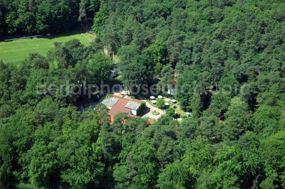 LYCHEN from the bird's eye view: Blick auf das Waldhotel Sängerslust am Zenssee in Lychen. Kontakt: Familie Hinrichs, Haus am Zenssee 2, 17279 Lychen, Tel. +49(0)39888 646-00, Fax +49(0)39888 646-46, e-mail: info@saengerslust.de