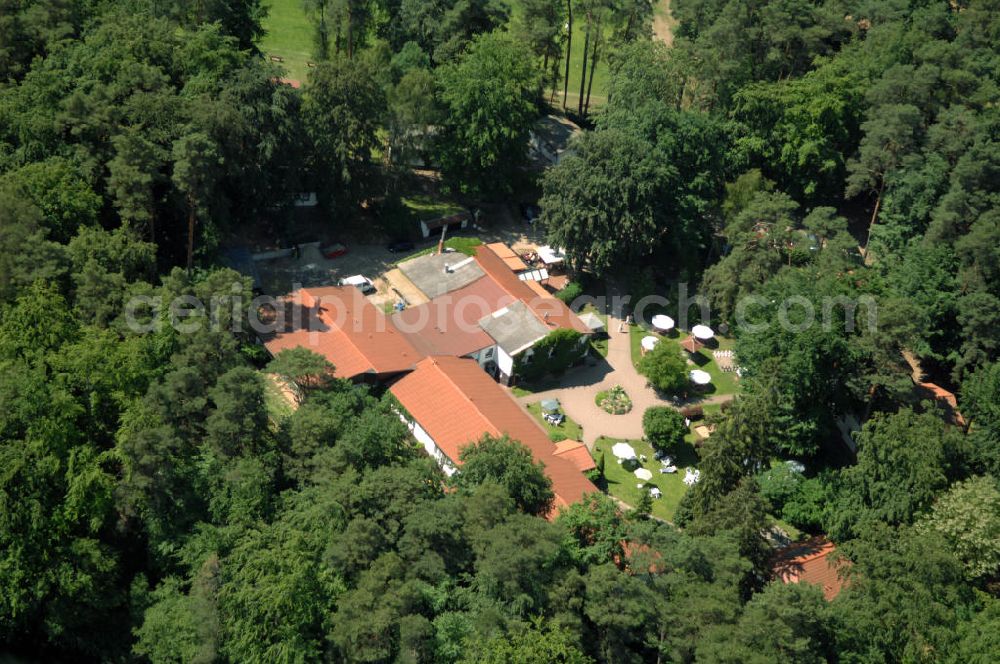 Aerial image LYCHEN - Blick auf das Waldhotel Sängerslust am Zenssee in Lychen. Kontakt: Familie Hinrichs, Haus am Zenssee 2, 17279 Lychen, Tel. +49(0)39888 646-00, Fax +49(0)39888 646-46, e-mail: info@saengerslust.de