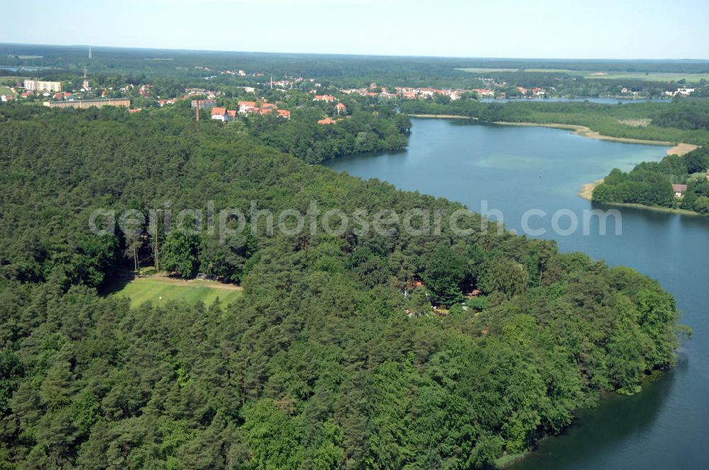 Aerial photograph LYCHEN - Blick auf das Waldhotel Sängerslust am Zenssee in Lychen. Kontakt: Familie Hinrichs, Haus am Zenssee 2, 17279 Lychen, Tel. +49(0)39888 646-00, Fax +49(0)39888 646-46, e-mail: info@saengerslust.de