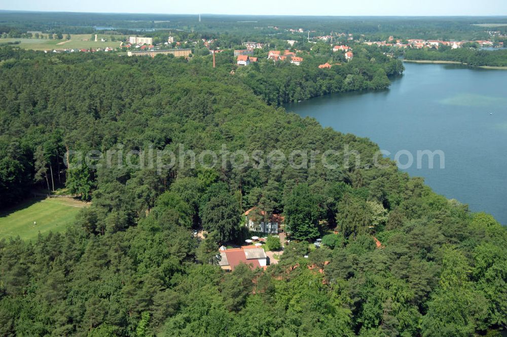 LYCHEN from the bird's eye view: Blick auf das Waldhotel Sängerslust am Zenssee in Lychen. Kontakt: Familie Hinrichs, Haus am Zenssee 2, 17279 Lychen, Tel. +49(0)39888 646-00, Fax +49(0)39888 646-46, e-mail: info@saengerslust.de