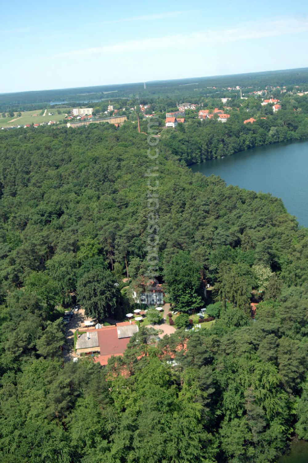 Aerial image LYCHEN - Blick auf das Waldhotel Sängerslust am Zenssee in Lychen. Kontakt: Familie Hinrichs, Haus am Zenssee 2, 17279 Lychen, Tel. +49(0)39888 646-00, Fax +49(0)39888 646-46, e-mail: info@saengerslust.de