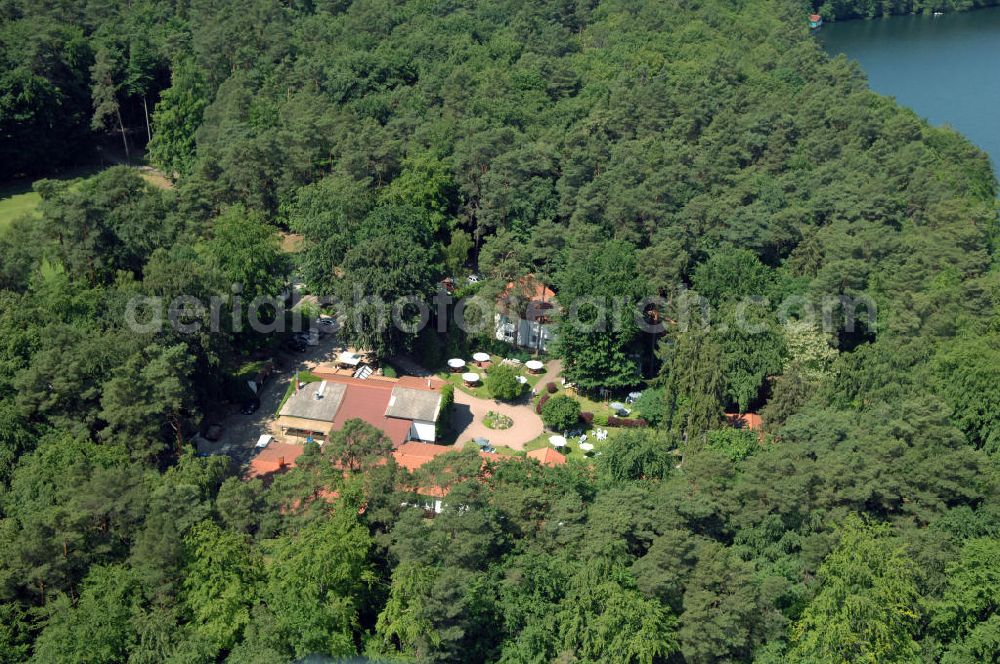 Aerial photograph LYCHEN - Blick auf das Waldhotel Sängerslust am Zenssee in Lychen. Kontakt: Familie Hinrichs, Haus am Zenssee 2, 17279 Lychen, Tel. +49(0)39888 646-00, Fax +49(0)39888 646-46, e-mail: info@saengerslust.de