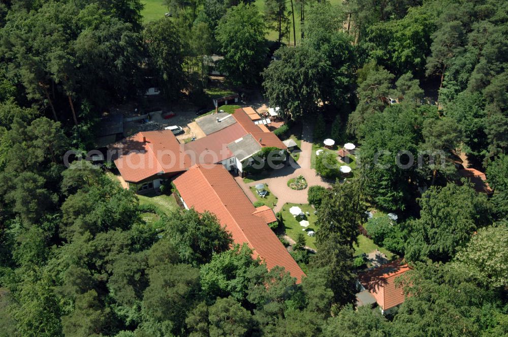 LYCHEN from the bird's eye view: Blick auf das Waldhotel Sängerslust am Zenssee in Lychen. Kontakt: Familie Hinrichs, Haus am Zenssee 2, 17279 Lychen, Tel. +49(0)39888 646-00, Fax +49(0)39888 646-46, e-mail: info@saengerslust.de