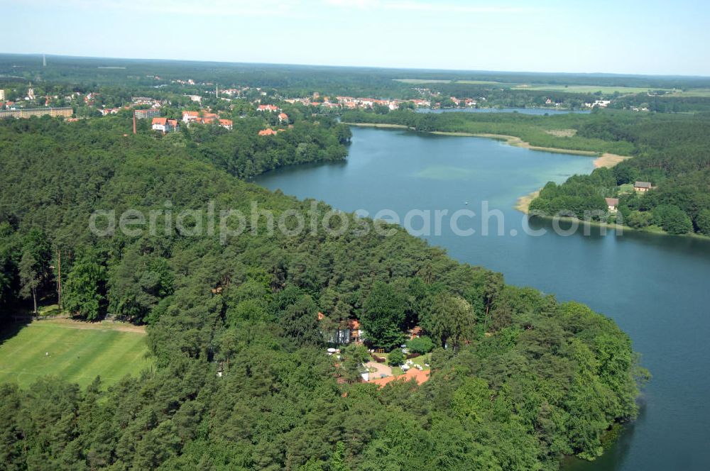 Aerial photograph LYCHEN - Blick auf das Waldhotel Sängerslust am Zenssee in Lychen. Kontakt: Familie Hinrichs, Haus am Zenssee 2, 17279 Lychen, Tel. +49(0)39888 646-00, Fax +49(0)39888 646-46, e-mail: info@saengerslust.de