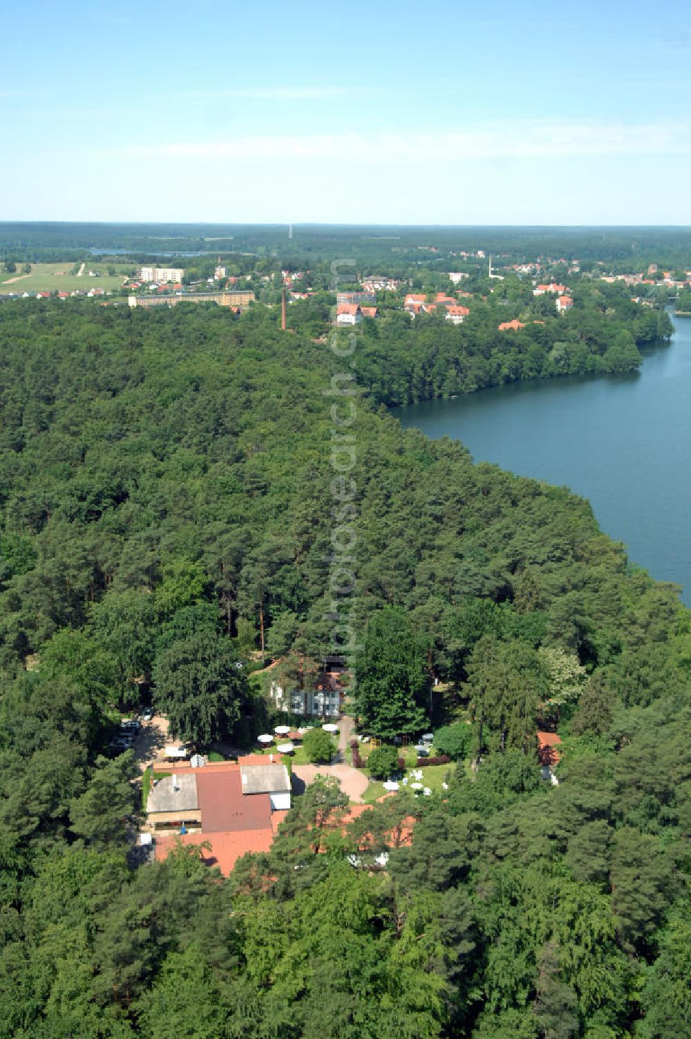 LYCHEN from the bird's eye view: Blick auf das Waldhotel Sängerslust am Zenssee in Lychen. Kontakt: Familie Hinrichs, Haus am Zenssee 2, 17279 Lychen, Tel. +49(0)39888 646-00, Fax +49(0)39888 646-46, e-mail: info@saengerslust.de