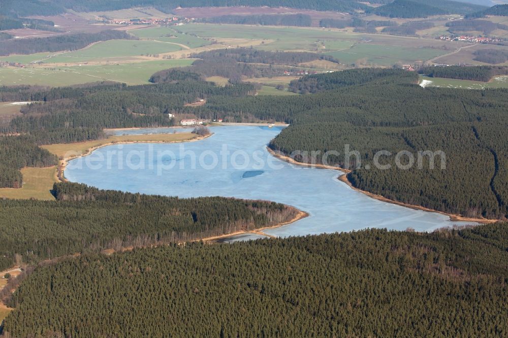 Aerial photograph Ilmenau - Forest at the dam - reservoir at Heyda in Ilmenau in Thuringia