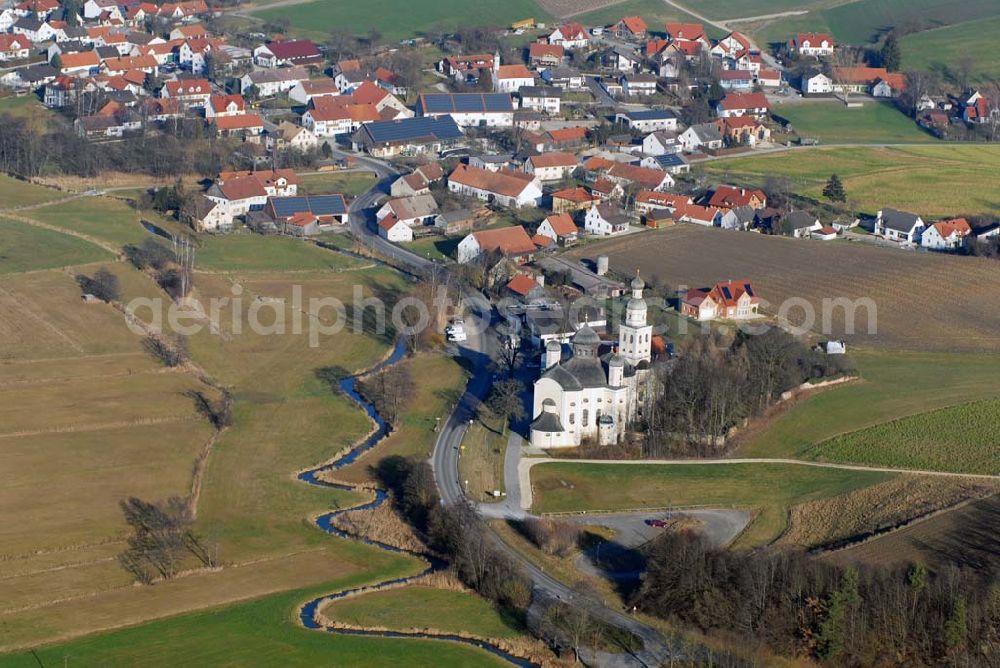 Sielenbach from above - , Blick auf die Wallfahrtskirche Maria Birnbaum. Die barocke Wallfahrtskirche Maria Birnbaum wurde 1661 – 1668 als erste Kuppelkirche nördlich der Alpen errichtet. Kirche: Maria-Birnbaum -Straße 51, 86577 Sielenbach, Tel: 08258/ 9985-0, Fax: 08258/998510 Deutscher Orden: Klosterweg 1, 83629 Weyarn, Tel:08020/90 61 00, Fax: 08020/90 61 01.