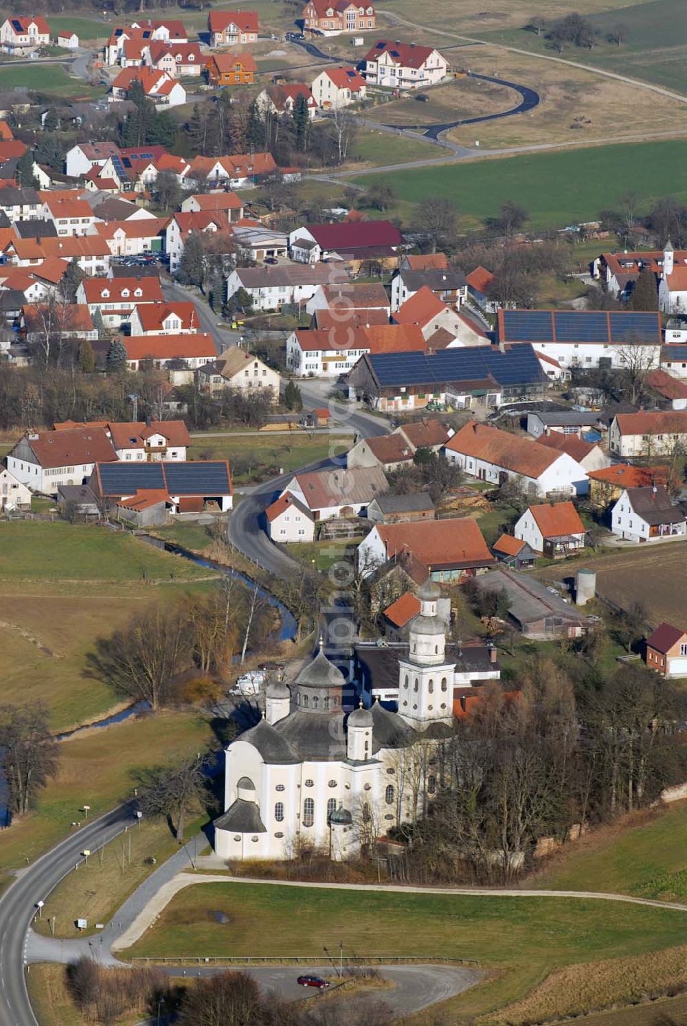 Aerial image Sielenbach - , Blick auf die Wallfahrtskirche Maria Birnbaum. Die barocke Wallfahrtskirche Maria Birnbaum wurde 1661 – 1668 als erste Kuppelkirche nördlich der Alpen errichtet. Kirche: Maria-Birnbaum -Straße 51, 86577 Sielenbach, Tel: 08258/ 9985-0, Fax: 08258/998510 Deutscher Orden: Klosterweg 1, 83629 Weyarn, Tel:08020/90 61 00, Fax: 08020/90 61 01.