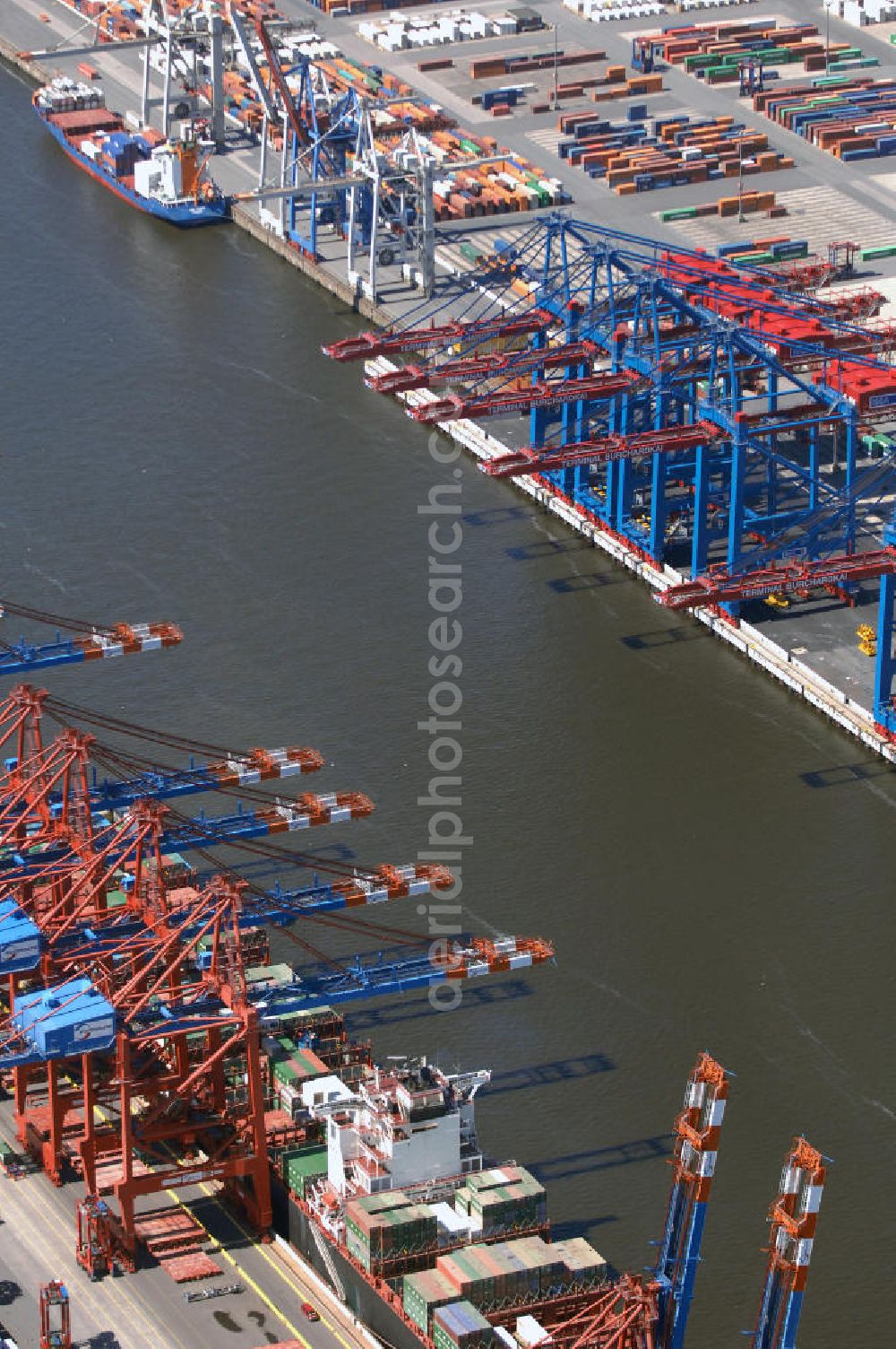 Hamburg from above - Blick auf den Waltershofer Hafen im Hamburger Hafen. Links der EUROGATE Container Terminal, Kontakt: EUROGATE Container Terminal Hamburg GmbH, Kurt-Eckelmann-Str. 1, 21129 Hamburg, Tel. +49(0)40 7405 0; Rechts der Container Terminal Altenwerder, Kontakt: HHLA Container-Terminal Altenwerder GmbH, Am Ballinkai 1, 21129 Hamburg, Tel. +49(0)40 53309 0, email: ct-hamburg@eurogate.eu; Kontakt HHLA-Pressestelle, Tel. +49(0)40 3088 3521, Fax +49(0)40 3088 3396, email: pressestelle@hhla.de