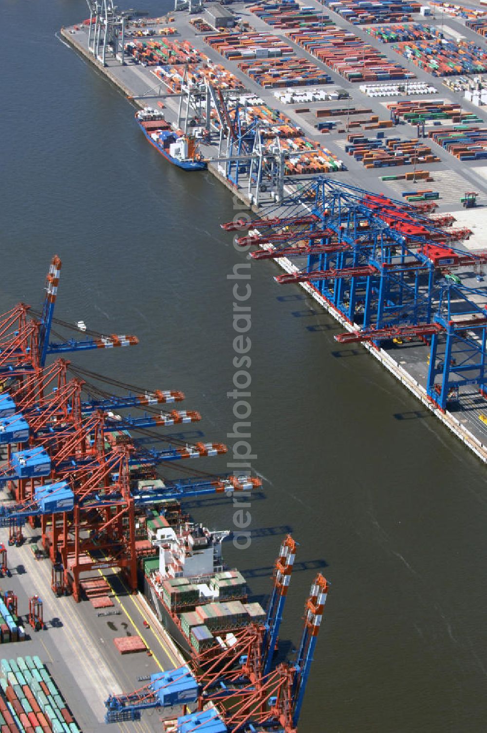 Aerial image Hamburg - Blick auf den Waltershofer Hafen im Hamburger Hafen. Links der EUROGATE Container Terminal, Kontakt: EUROGATE Container Terminal Hamburg GmbH, Kurt-Eckelmann-Str. 1, 21129 Hamburg, Tel. +49(0)40 7405 0; Rechts der Container Terminal Altenwerder, Kontakt: HHLA Container-Terminal Altenwerder GmbH, Am Ballinkai 1, 21129 Hamburg, Tel. +49(0)40 53309 0, email: ct-hamburg@eurogate.eu; Kontakt HHLA-Pressestelle, Tel. +49(0)40 3088 3521, Fax +49(0)40 3088 3396, email: pressestelle@hhla.de