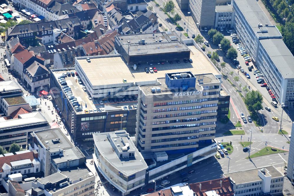 Aerial image Saarbrücken - Filialenkomplex der Warenhauskette Karstadt Warenhaus GmbH mit angeschlossenem öffentlichen Parkhaus an der Bahnhofstraße in Saarbrücken im Saarland. Branches complex of warehousing company Karstadt Warenhaus GmbH with affiliated public parking ramp at Bahnhofstrasse in Saarbrücken in Saarland.