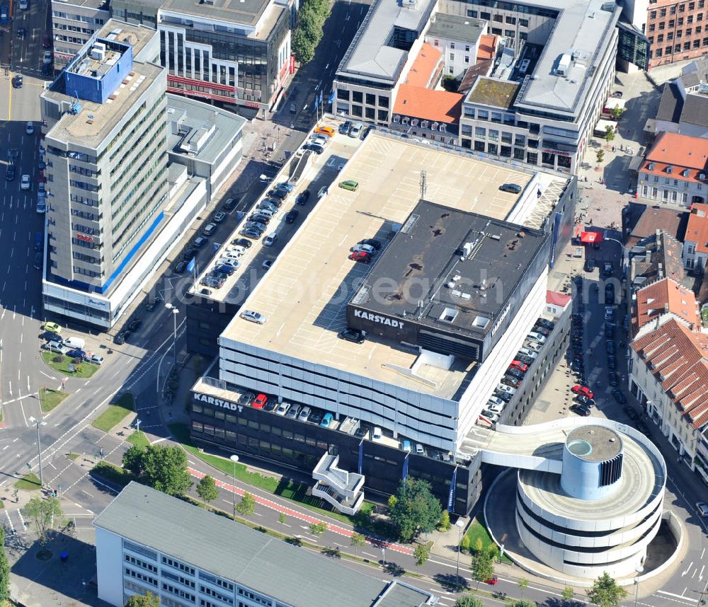 Saarbrücken from the bird's eye view: Filialenkomplex der Warenhauskette Karstadt Warenhaus GmbH mit angeschlossenem öffentlichen Parkhaus an der Bahnhofstraße in Saarbrücken im Saarland. Branches complex of warehousing company Karstadt Warenhaus GmbH with affiliated public parking ramp at Bahnhofstrasse in Saarbrücken in Saarland.