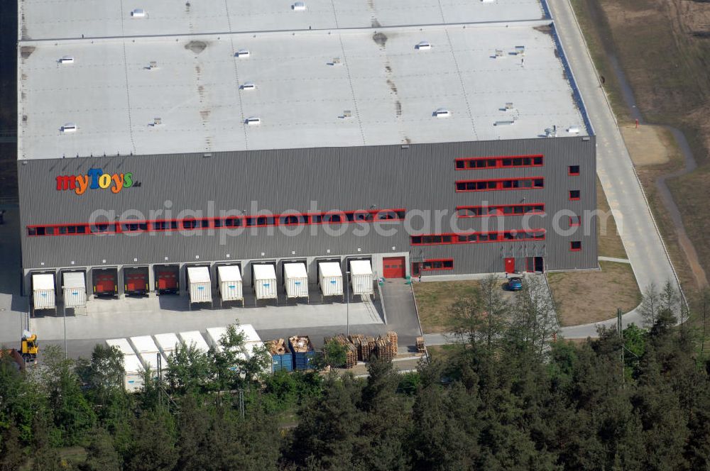 Aerial photograph Langenselbold - Erweiterungsbau Logistiklager My Toys am Warenverteilzentrum Schwab im Gewerbegebiet Langenselbold. Ein Projekt der ECE Projektmanagement G.m.b.H & Co. KG. Annex building of the logistics centre My Toys at the distribution centre Schwab in the business park Langenselbold. A project of ECE Projektmanagement G.m.b.H & Co. KG.