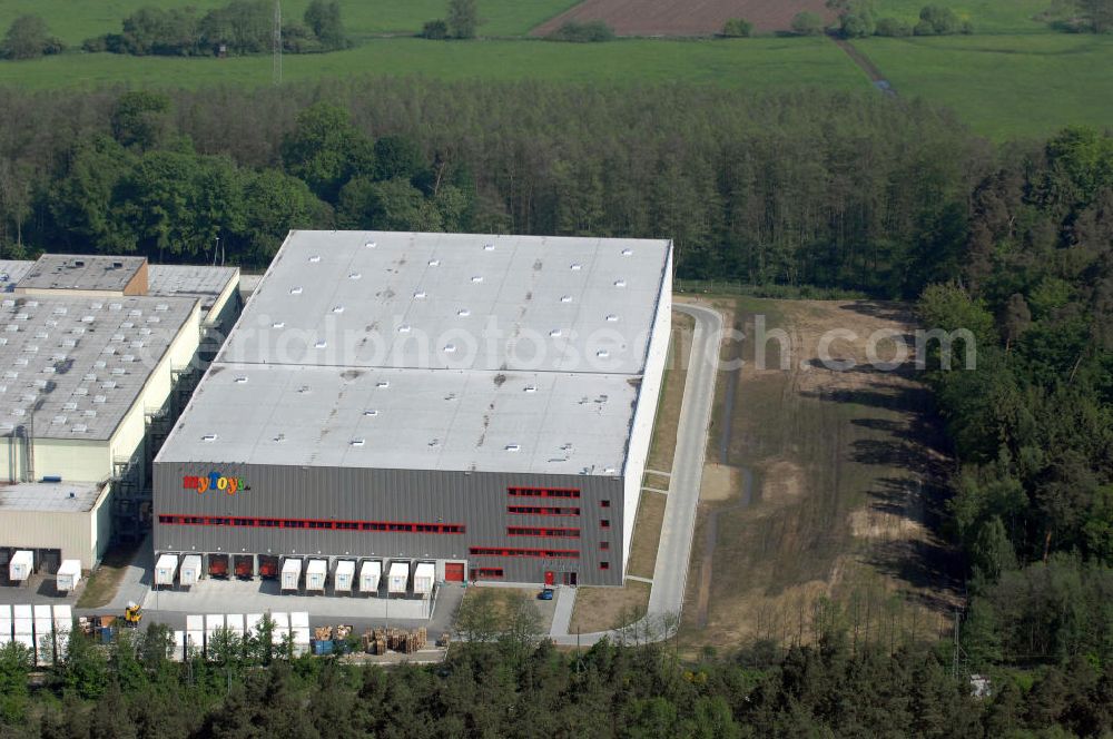 Langenselbold from above - Erweiterungsbau Logistiklager My Toys am Warenverteilzentrum Schwab im Gewerbegebiet Langenselbold. Ein Projekt der ECE Projektmanagement G.m.b.H & Co. KG. Annex building of the logistics centre My Toys at the distribution centre Schwab in the business park Langenselbold. A project of ECE Projektmanagement G.m.b.H & Co. KG.