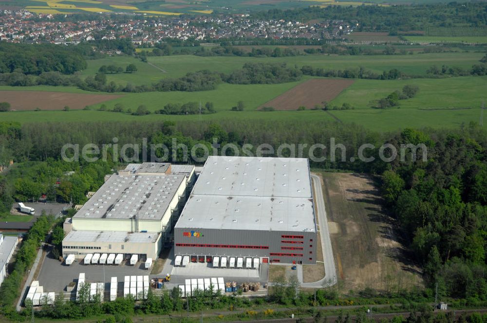 Langenselbold from above - Erweiterungsbau Logistiklager My Toys am Warenverteilzentrum Schwab im Gewerbegebiet Langenselbold. Ein Projekt der ECE Projektmanagement G.m.b.H & Co. KG. Annex building of the logistics centre My Toys at the distribution centre Schwab in the business park Langenselbold. A project of ECE Projektmanagement G.m.b.H & Co. KG.