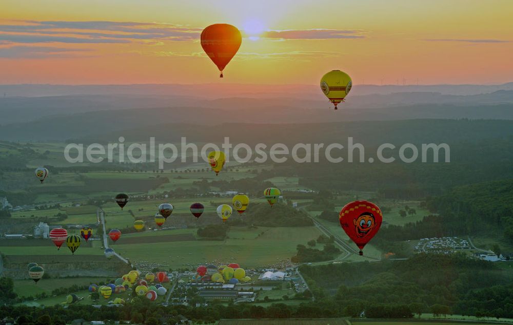 Aerial image Warstein - Impressionen der Warsteiner Internationalen Mongolfiade 2008. Es ist der größte europäische Heißluftballon-Wettbewerb und findet jährlich Anfang September statt. Impressions of the Warsteiner International Mongolfiade 2008. It is Europe's largest hot-air balloon competition and held annually in early September.