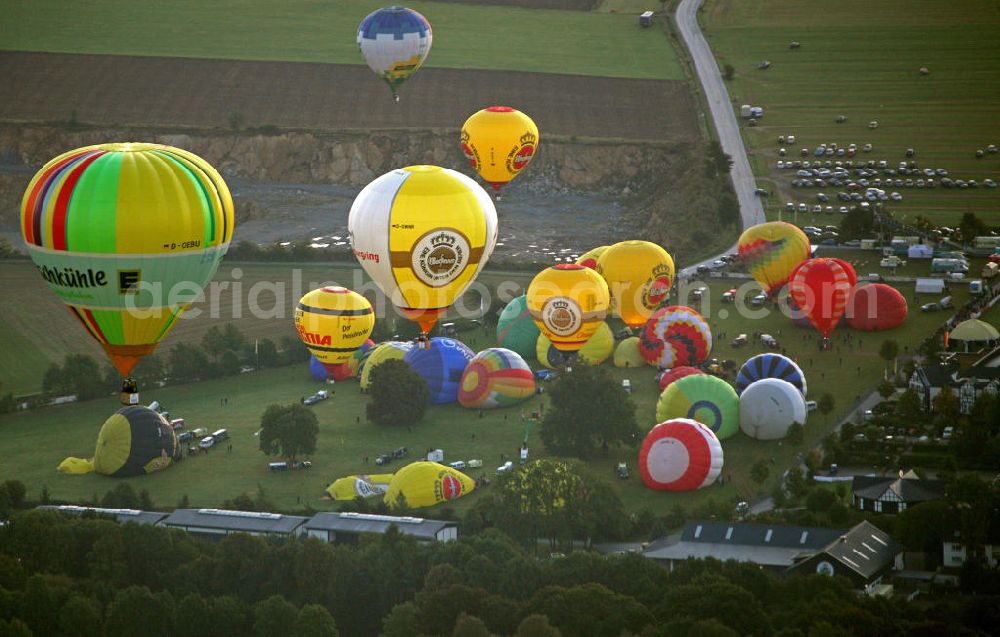 Warstein from above - Impressionen der Warsteiner Internationalen Mongolfiade 2008. Es ist der größte europäische Heißluftballon-Wettbewerb und findet jährlich Anfang September statt. Impressions of the Warsteiner International Mongolfiade 2008. It is Europe's largest hot-air balloon competition and held annually in early September.