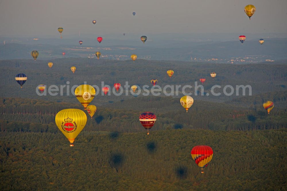 Aerial image Warstein - Impressionen der Warsteiner Internationalen Mongolfiade 2008. Es ist der größte europäische Heißluftballon-Wettbewerb und findet jährlich Anfang September statt. Impressions of the Warsteiner International Mongolfiade 2008. It is Europe's largest hot-air balloon competition and held annually in early September.