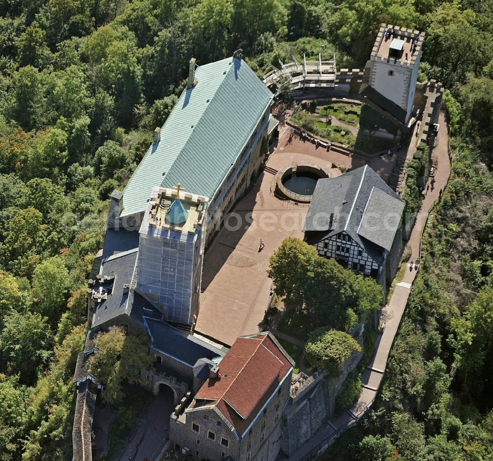 Eisenach from above - Blick auf die Wartburg-Stiftung Eisenach bei Eisenach in Thüringen. Die Burg stammt aus dem 11. Jahrhundert, besteht aber in ihrer heutigen Erscheinungsform seit Mitte des 19. Jahrhunderts, als sie unter Einbeziehung weniger erhaltener Teile neu erbaut wurde. Seit 1999 gehört sie zum UNESCO-Weltkulturerbe. View of the Wartburg-Stiftung Eisenach near Eisenach in Thuringia. The castle dates from the 11th Century, but has its present form since the mid-19th Century. Since 1999 it is a UNESCO World Heritage Site.