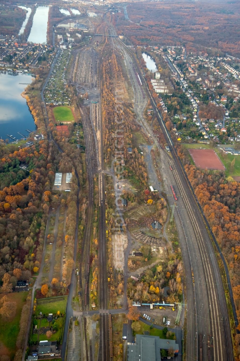 Duisburg from above - Maintenance work on a rail track and overhead wiring harness in the route network of the Deutsche Bahn in the district Duisburg Sued in Duisburg in the state North Rhine-Westphalia