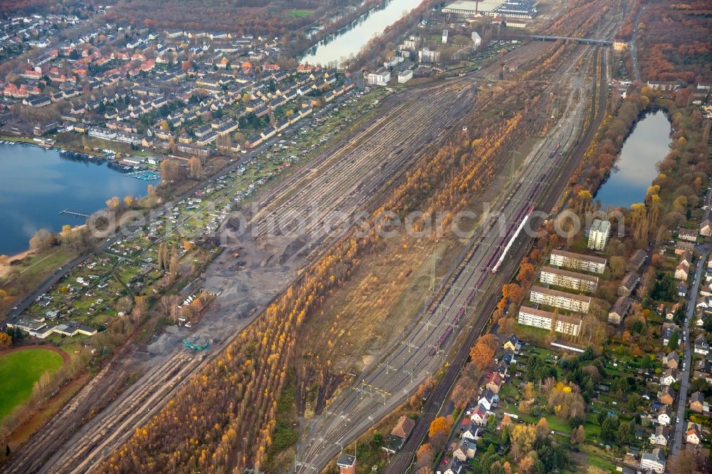 Aerial image Duisburg - Maintenance work on a rail track and overhead wiring harness in the route network of the Deutsche Bahn in the district Duisburg Sued in Duisburg in the state North Rhine-Westphalia