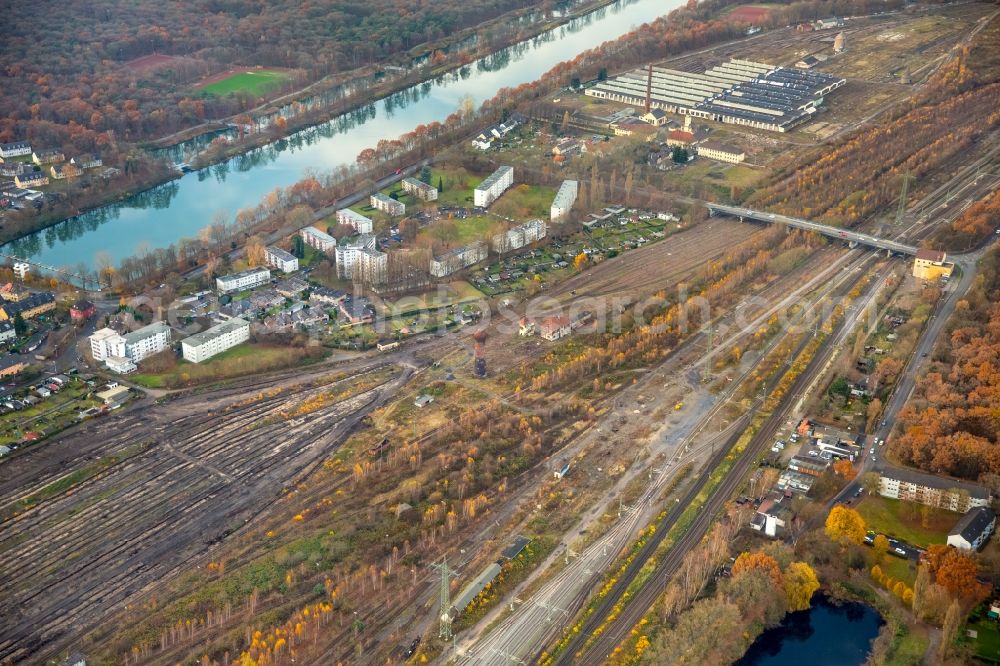 Duisburg from above - Maintenance work on a rail track and overhead wiring harness in the route network of the Deutsche Bahn in the district Duisburg Sued in Duisburg in the state North Rhine-Westphalia