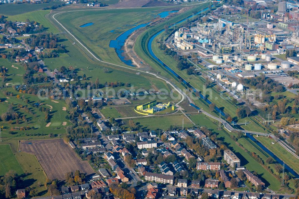 Oberhausen from above - Water pumping station on the banks of the Emscher in the district of Hamborn in Oberhausen in the federal state of North Rhine-Westphalia, Germany