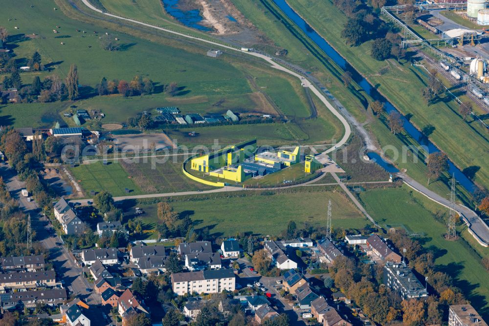 Oberhausen from the bird's eye view: Water pumping station on the banks of the Emscher in the district of Hamborn in Oberhausen in the federal state of North Rhine-Westphalia, Germany