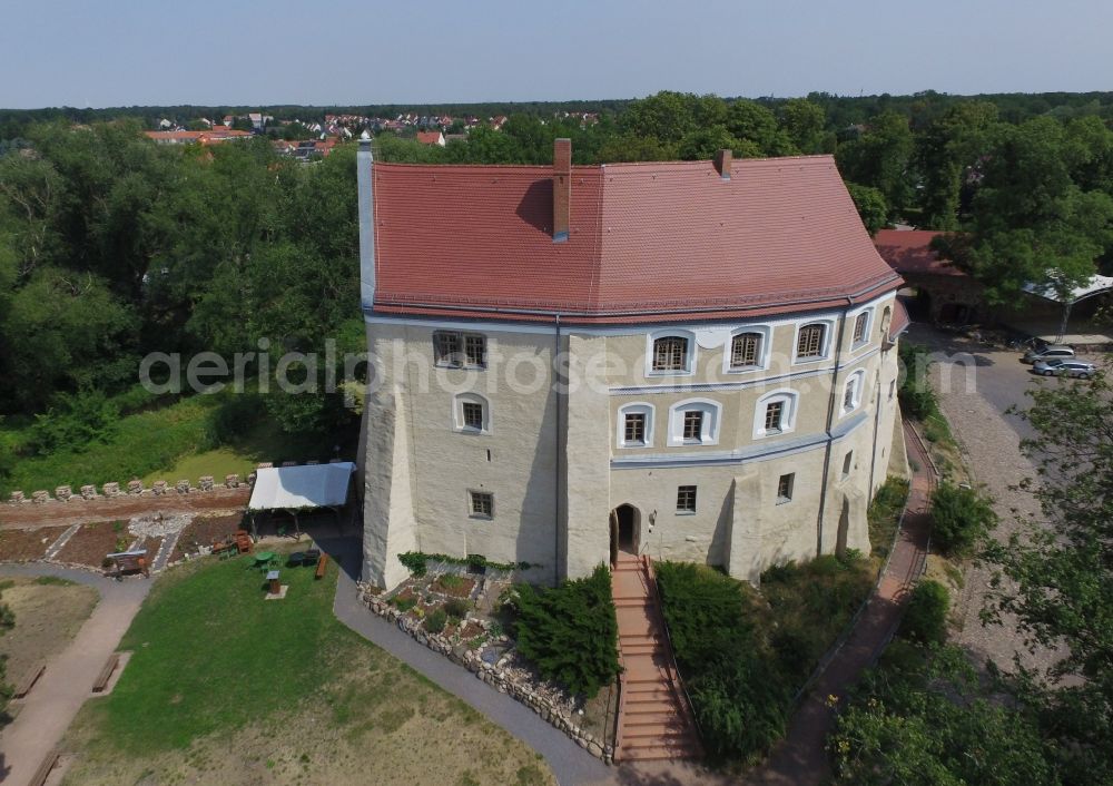 Aerial photograph Roßlau Elbe - Building and castle park systems of water castle in Rosslau Elbe in the state Saxony-Anhalt, Germany