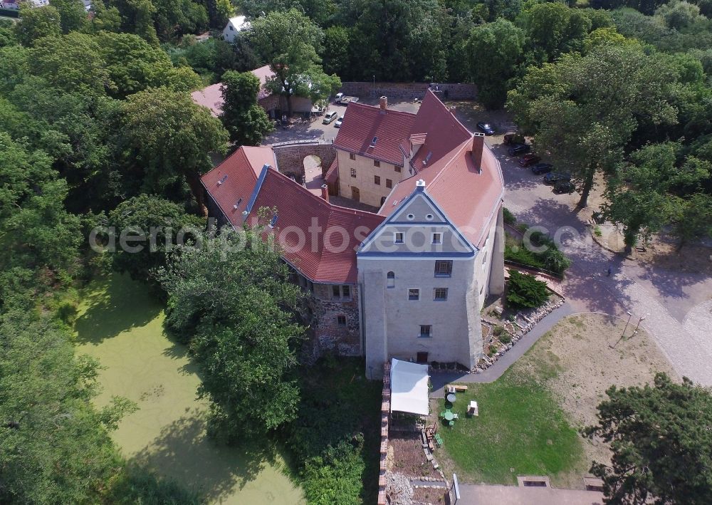 Roßlau Elbe from above - Building and castle park systems of water castle in Rosslau Elbe in the state Saxony-Anhalt, Germany