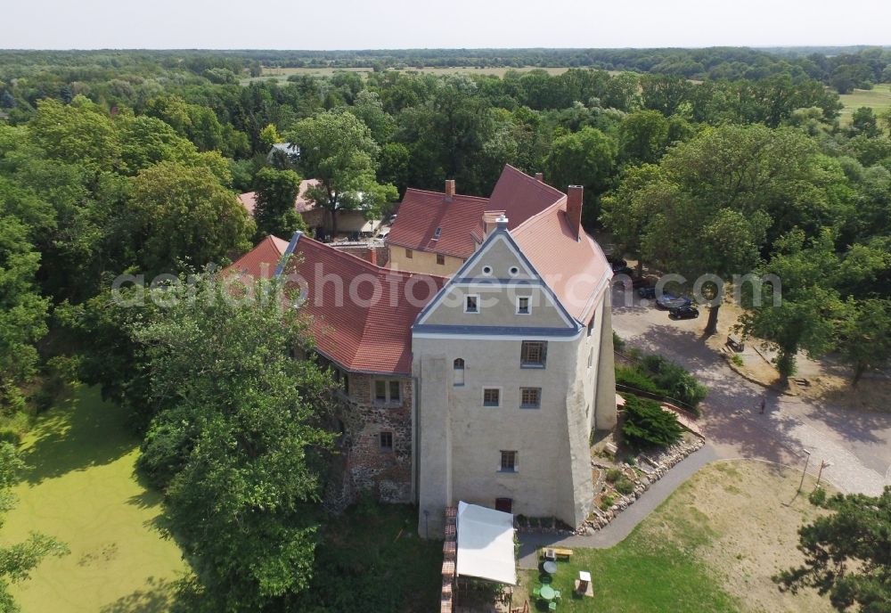 Roßlau Elbe from the bird's eye view: Building and castle park systems of water castle in Rosslau Elbe in the state Saxony-Anhalt, Germany