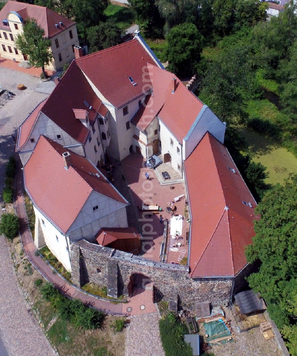 Aerial photograph Roßlau Elbe - Building and castle park systems of water castle in Rosslau Elbe in the state Saxony-Anhalt, Germany